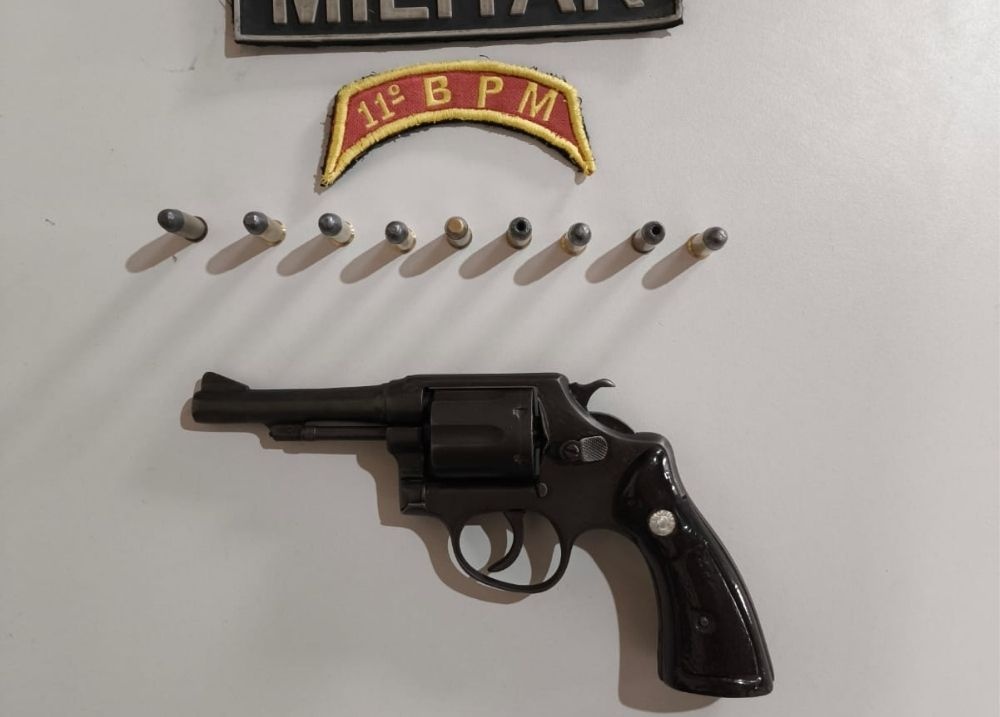 Homens confessam homicídio em bar e são presos com arma usada no crime