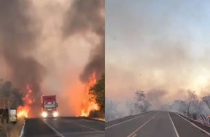 Incêndio de grandes proporções causa interdição na BR-343 perto de Campo Maior (Foto: Reprodução) Incêndio de grandes proporções causa interdição na BR-343 perto de Campo Maior (Foto: Reprodução)