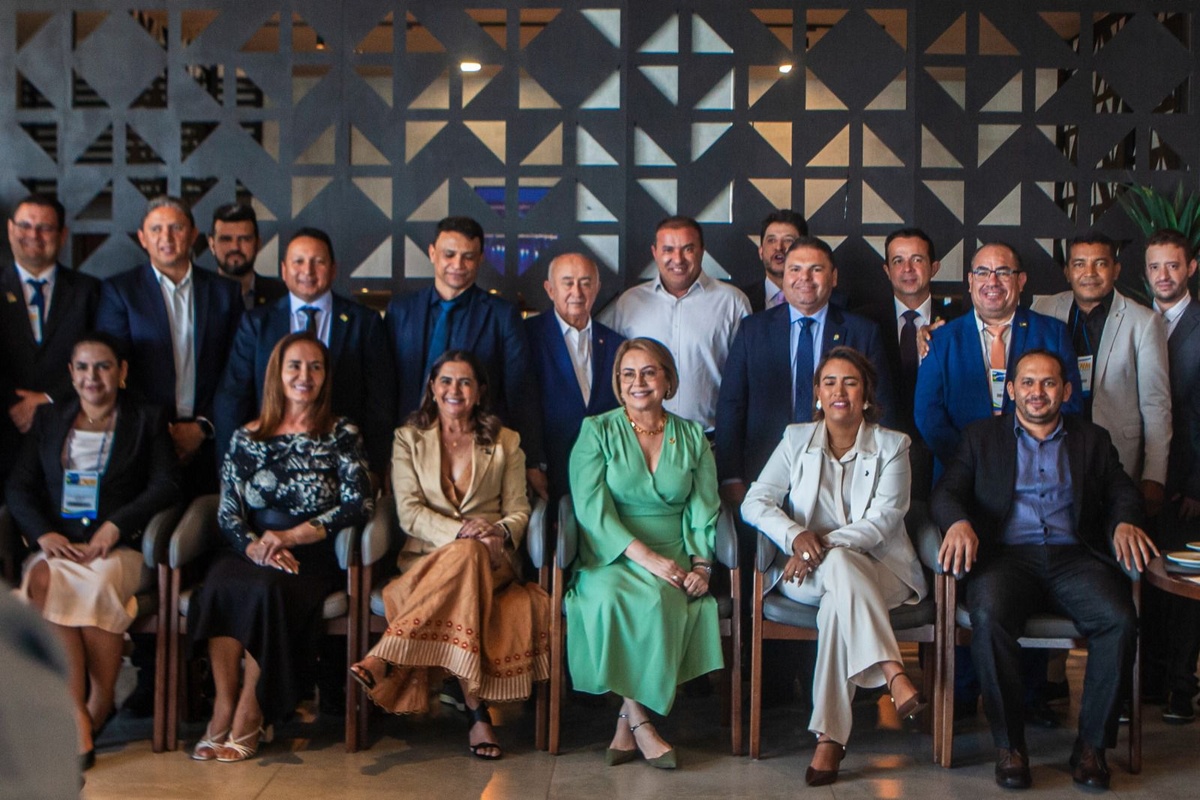 Júlio César se reúne com prefeitos do Piauí em Brasília e defende mais recursos