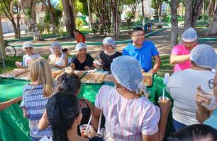 Missa dos Idosos reúne fiéis na Igreja Matriz e tem café da manhã em Esperantina (Foto: Reprodução) Missa dos Idosos reúne fiéis na Igreja Matriz e tem café da manhã em Esperantina (Foto: Reprodução)