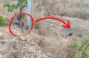 Motoqueiro perde controle, cai de ribanceira e é resgatado com vida na PI-130 (Foto: Repórter 12/Conecta Piauí) Motoqueiro perde controle, cai de ribanceira e é resgatado com vida na PI-130 (Foto: Repórter 12/Conecta Piauí)
