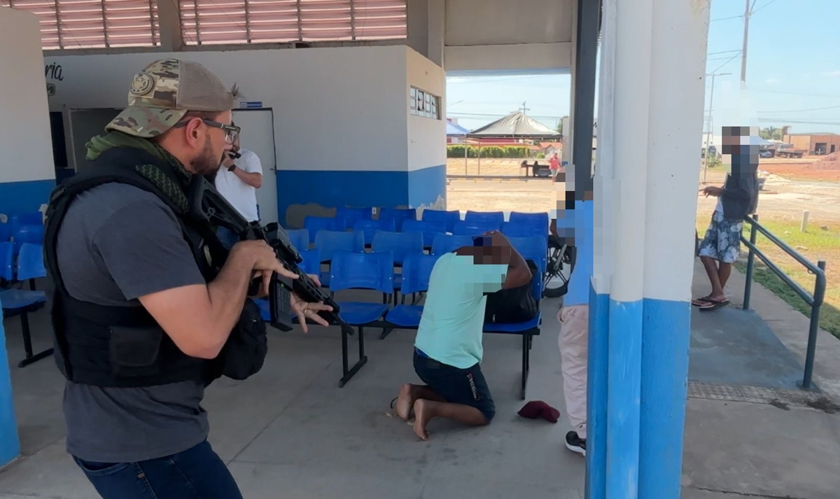 'Pai e filho do crime' são presos com drogas no terminal rodoviário de Altos