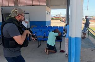 'Pai e filho do crime' são presos com drogas no terminal rodoviário de Altos (Foto: Divulgação/SSP) 'Pai e filho do crime' são presos com drogas no terminal rodoviário de Altos (Foto: Divulgação/SSP)