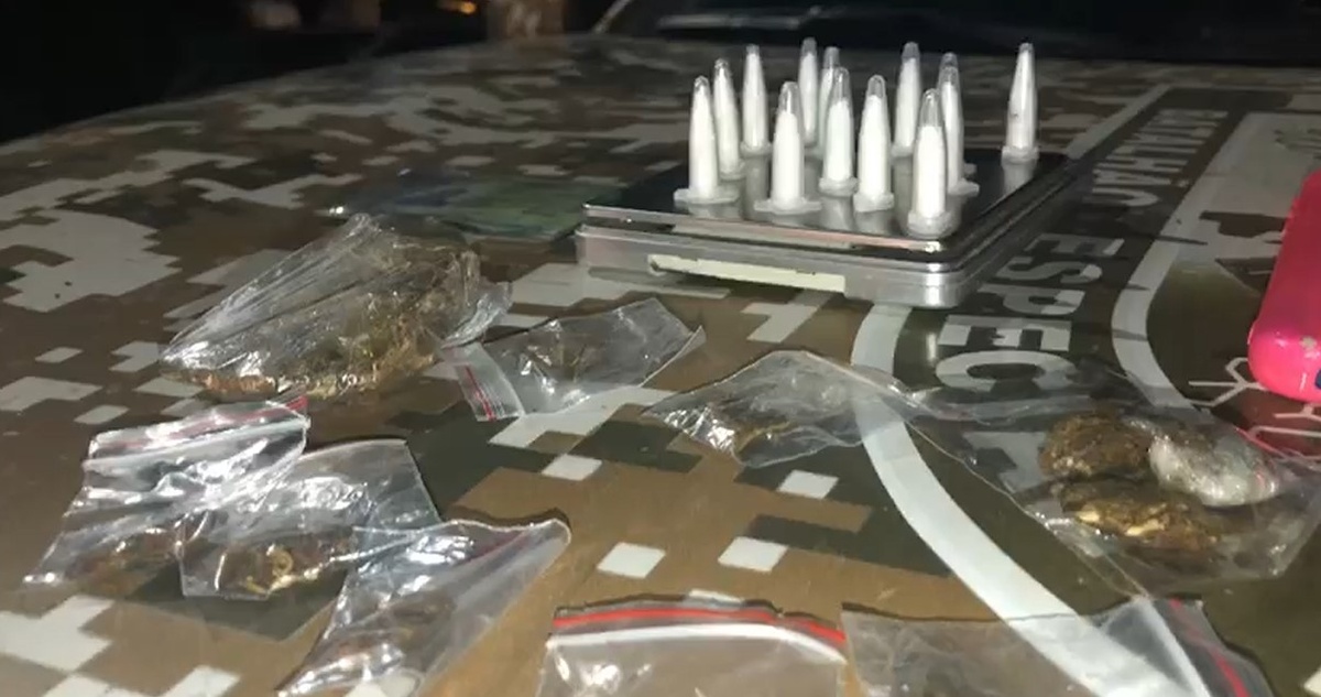 Parte das drogas encontradas com o homem