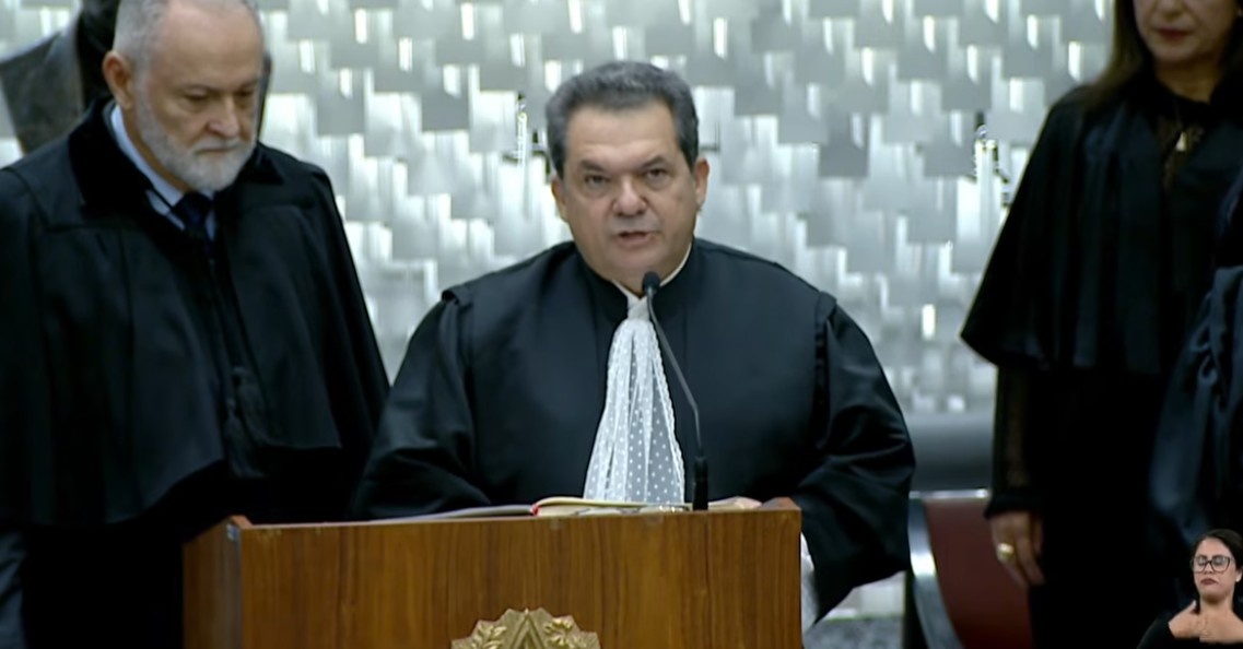 Piauiense Carlos Brandão toma posse como ministro do STJ
