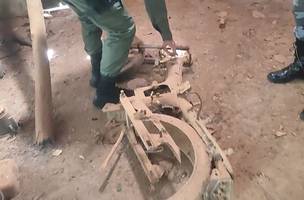 Policia desarticula casa abandonada utilizada para desmanche de motos em Nazária (Foto: Repórter 12/Conecta Piauí) Policia desarticula casa abandonada utilizada para desmanche de motos em Nazária (Foto: Repórter 12/Conecta Piauí)