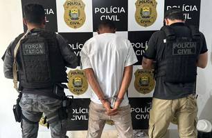 Polícia prende foragido acusado de roubos e tráfico de drogas em Amarante (Foto: Divulgação/Polícia Civil) Polícia prende foragido acusado de roubos e tráfico de drogas em Amarante (Foto: Divulgação/Polícia Civil)