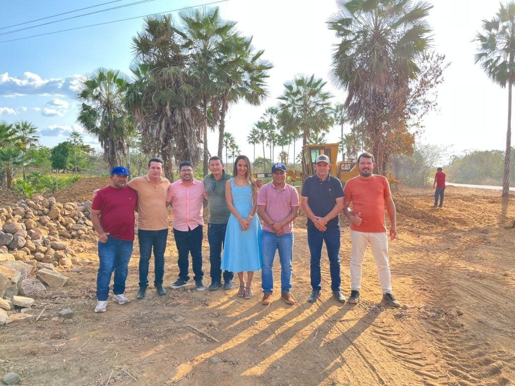 Prefeito de Caxingó vistoria obras de infraestrutura em várias localidades