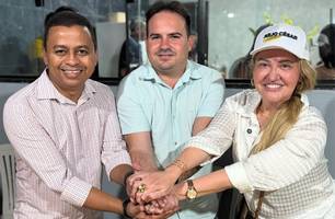Prefeito Roni Abílio anuncia apoio a Simone Pereira e reforça aliança política (Foto: Reprodução) Prefeito Roni Abílio anuncia apoio a Simone Pereira e reforça aliança política (Foto: Reprodução)