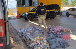 PRF apreende 1.328 pares de calçados sem nota fiscal em Valença do Piauí (Foto: Divulgação/PRF)