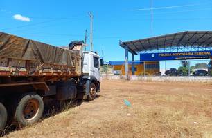 PRF apreende 5 mil pedras de paralelepípedos transportadas irregularmente no Piauí (Foto: Reprodução)