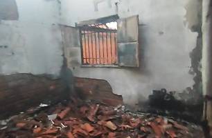 Princípio de incêndio atinge casa e destrói quarto na zona Sul de Teresina (Foto: Repórter 12/Conecta Piauí) Princípio de incêndio atinge casa e destrói quarto na zona Sul de Teresina (Foto: Repórter 12/Conecta Piauí)