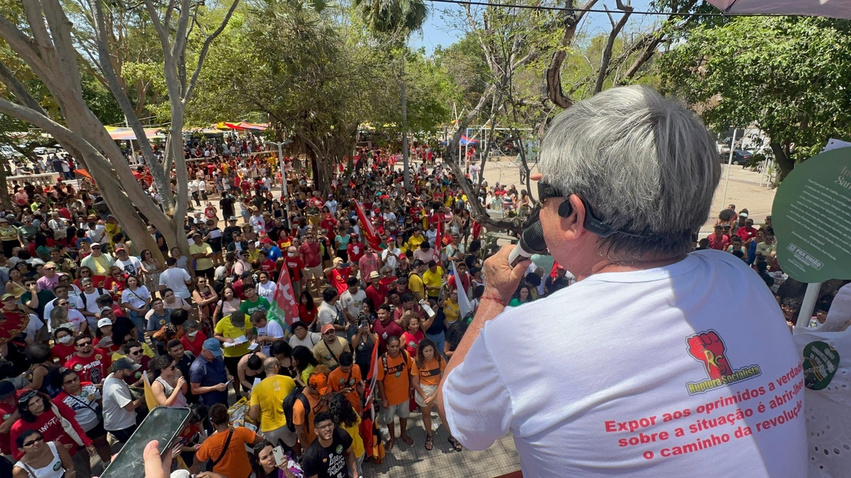 Protesto contra PEC da Blindagem reúne movimentos sociais em Teresina