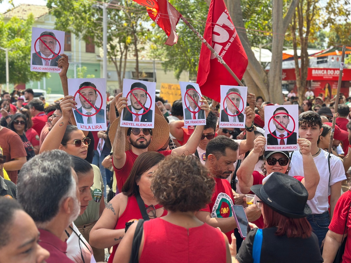 Protesto contra PEC da Blindagem reúne movimentos sociais em Teresina