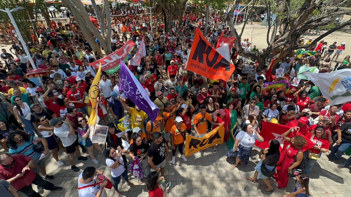 Protesto contra PEC da Blindagem reúne movimentos sociais em Teresina