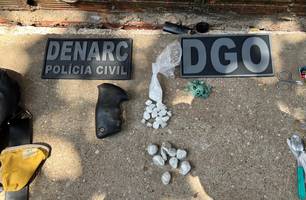 Três suspeitos de tráfico de drogas são presos na zona Sudeste de Teresina (Foto: Divulgação/SSP-PI) Três suspeitos de tráfico de drogas são presos na zona Sudeste de Teresina (Foto: Divulgação/SSP-PI)
